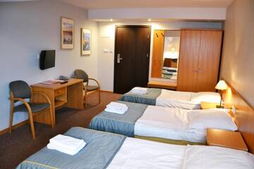 Фото номера Четырехместный номер Отель Hotel Orlik г. Плоньск 2